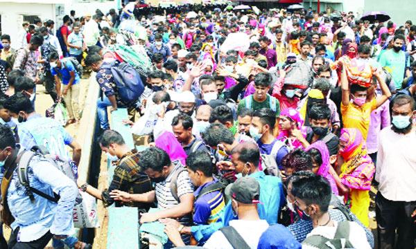 মাওয়া-শিমুলিয়া ফেরিঘাটের দুই দিকে মানুষের ঢল