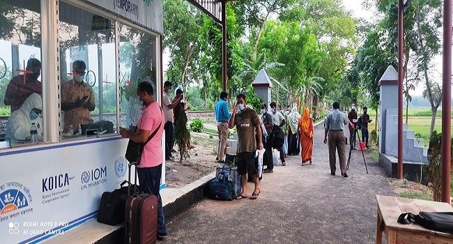 দর্শনা চেকপোস্ট দিয়ে দেশে ফিরেছে ৫৭ জন, করোনা আক্রান্ত ১