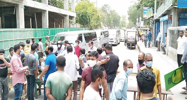 সৈয়দপুরে মার্কেটে বিদ্যুৎসংযোগ বিচ্ছিন্ন, ব্যবসায়ীদের সড়ক অবরোধ