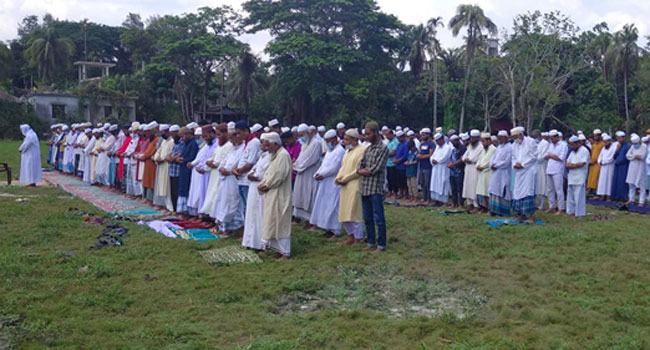 নোয়াখালীতে বৃষ্টির জন্য নামাজ আদায়