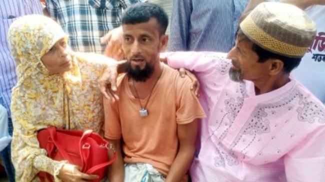 ২৫ বছর পর স্বজদের কাছে ফিরলেন দুলাল