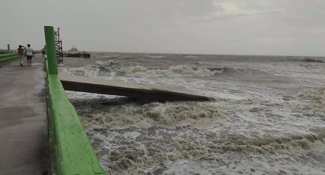 সারাদেশে নৌযান চলাচল বন্ধ ঘোষণা
