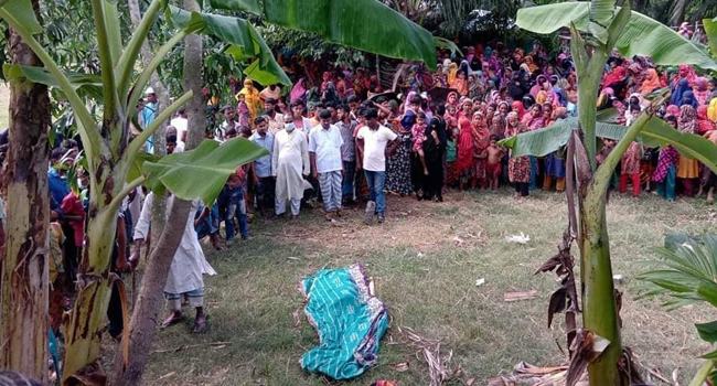 নোয়াখালীতে মেয়েকে কুপিয়ে হত্যার অভিযোগে সৎ মা আটক