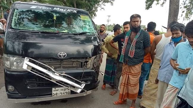 নান্দাইলে মাইক্রোবাসের ধাক্কায় নিহত অটোরিকশার ২ যাত্রী
