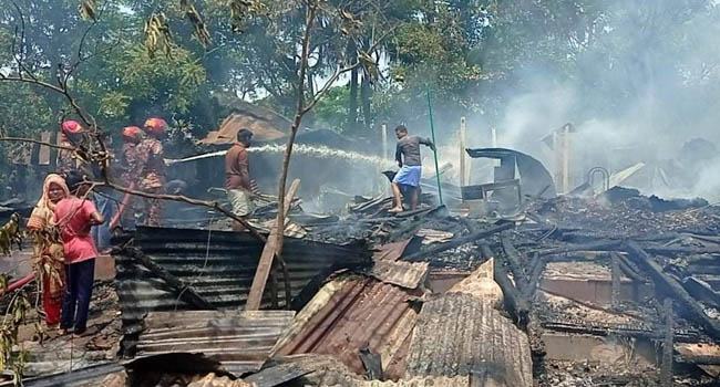 মিরসরাইয়ে আগুনে পুড়েছে ১০ বসতঘর