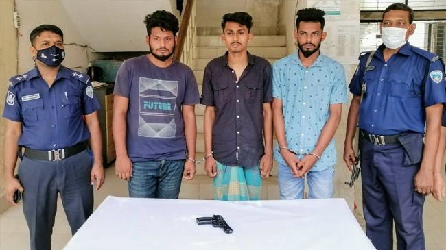 প্রেমের অভিনয়ে প্রতারণা, ছাত্রলীগের ৬ কর্মী গ্রেফতার
