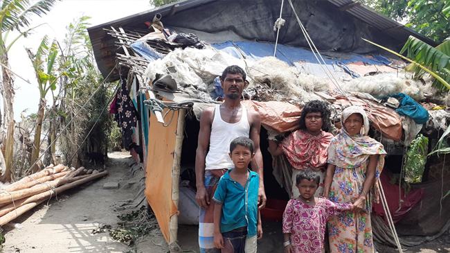 প্রতিবন্ধী সন্তানদের নিয়ে আবুল কাশেমের মানবেতর জীবনযাপন!