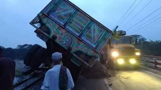 নান্দাইলে সড়ক দুর্ঘটনায় পাথর ব্যবসায়ীর মৃত্যু