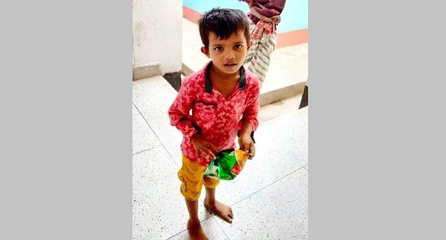 নাম ঠিকানা কিছুই বলতে পারে না শিশুটি?