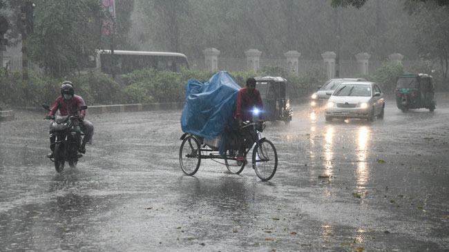 বিভিন্ন স্থানে মৃদু তাপপ্রবাহ বইছে