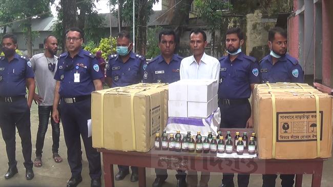 ১ হাজার ৮০ বোতল মাদকসহ ডাক্তার গ্রেফতার