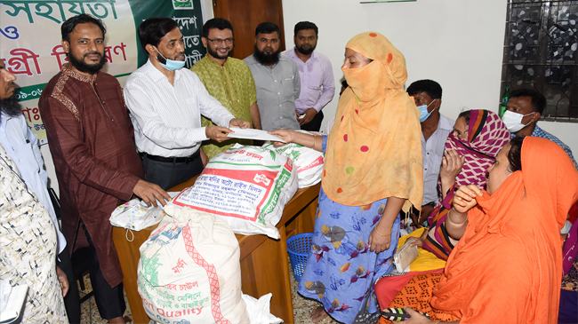 অগ্নিকাণ্ডে ক্ষতিগ্রস্ত সাততলা বস্তিবাসীর পাশে জামায়াত