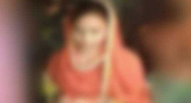 নগ্ন ভিডিও ছড়িয়ে দেয়ার ভয় দেখিয়ে গৃহবধূকে ৪ বছর ধর্ষণ