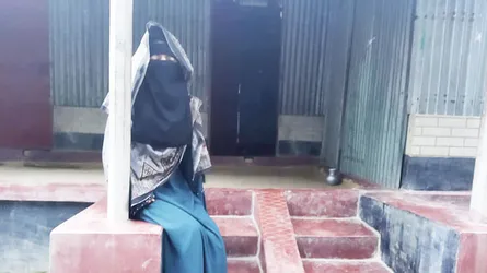 গর্ভপাতের অভিযোগ, বিয়ের দাবিতে প্রেমিকার অনশন