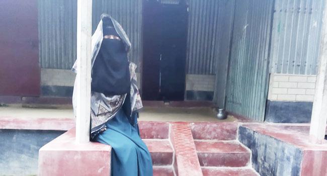 গর্ভপাতের অভিযোগ, বিয়ের দাবিতে প্রেমিকার অনশন