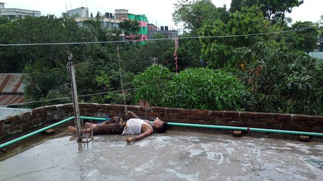 গাজীপুরে ছাদে ঘুড়ি ওড়াতে গিয়ে বিদ্যুৎস্পৃষ্টে মাদরাসাছাত্রের মৃত্যু