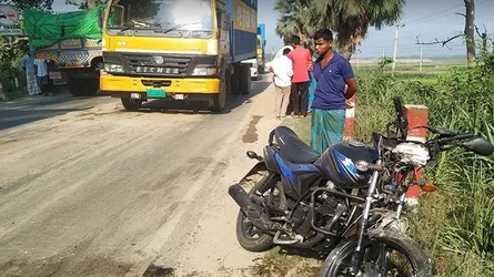 মানিকগঞ্জে অ্যাম্বুলেন্স-মোটরসাইকেলের মুখোমুখি সংঘর্ষে নিহত ২