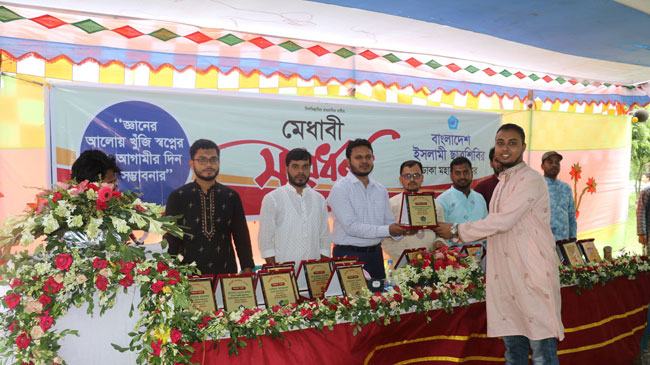 মেধাশূন্য প্রজন্ম গড়ার পাঁয়তারা করছে সরকার : শিবির