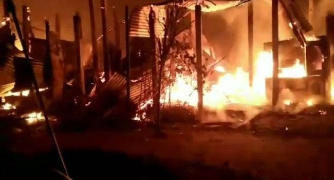 সুনামগঞ্জে গ্যাস সিলিন্ডার বিস্ফোরণে ১০ ঘর পুড়ে ছাই