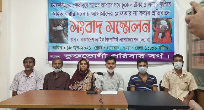 ঘরে ঢুকে নারীসহ ৫ জনকে কুপিয়ে আহত : ৩ মাসেও গ্রেফতার হয়নি আসামি