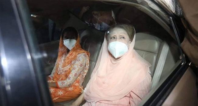৫৩ দিন পর হাসপাতাল থেকে বাসায় খালেদা জিয়া