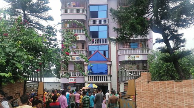 আগুনে পুড়ে মায়ের পর প্রাণ গেল সেই শিশুর
