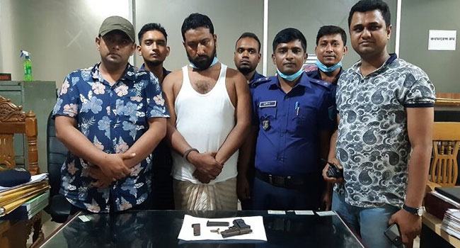 আশুলিয়ায় বিদেশী পিস্তল ও গুলিসহ আওয়ামী লীগ নেতা গ্রেফতার