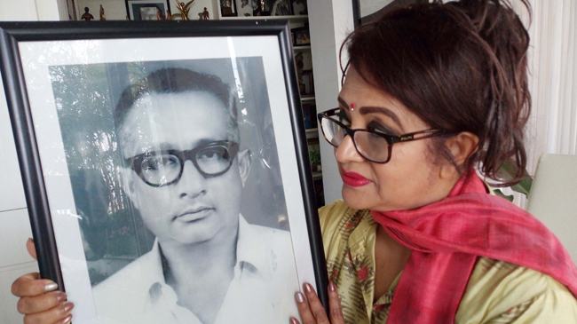 আব্বা সন্ধ্যা ছয়টার মধ্যে বাসায় ফিরতে বলতেন : ববিতা