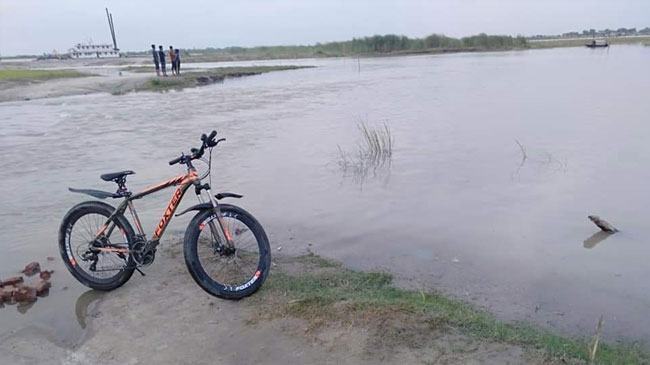 পদ্মায় গোসলে নেমে স্কুলছাত্রের মৃত্যু