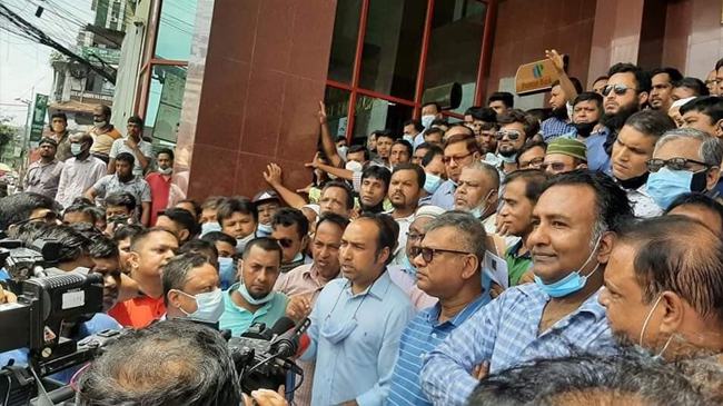 পানির দাম বৃদ্ধির প্রতিবাদে ওয়াসায় বিএনপির স্মারকলিপি