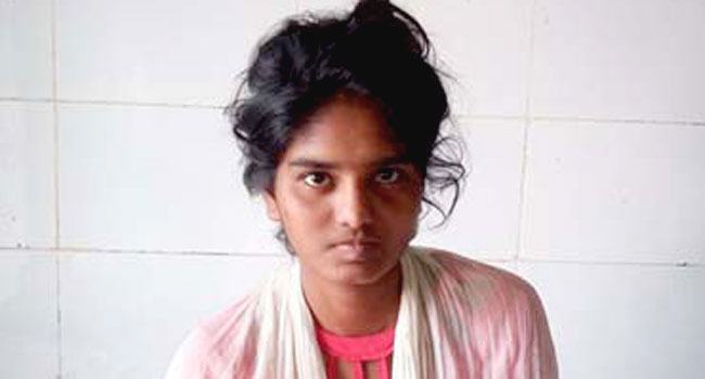 বাবা-মাকে খুঁজে পেতে চান কিশোরী তানিয়া