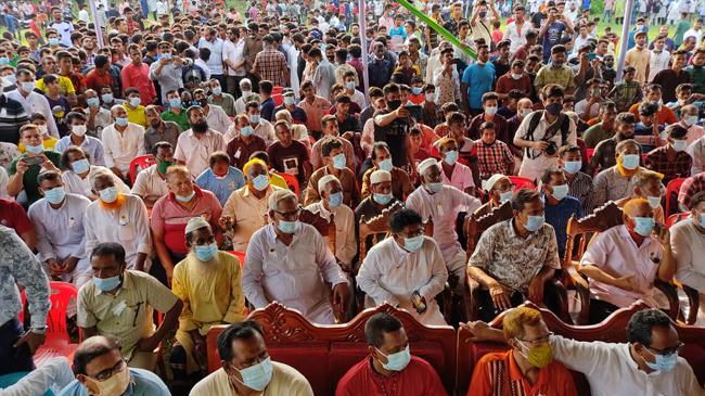 করোনার উচ্চ ঝুঁকিতেও বোয়ালমারীতে আ’লীগ নেতার গণসমাবেশ-শোডাউন