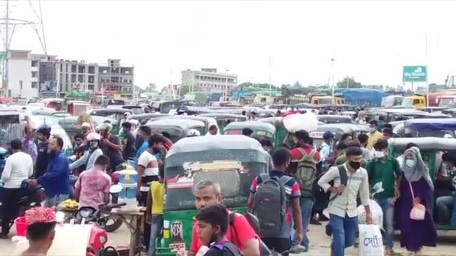 শাটডাউনের খবরে শিমুলিয়া-বাংলাবাজার নৌরুটে যাত্রীদের চাপ