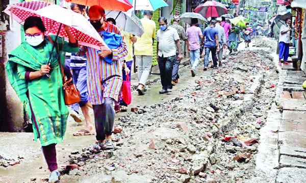 খোঁড়াখুঁড়িতে ভোগান্তি
