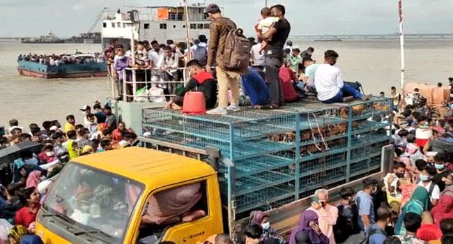কোনো নিয়মেই থামছে না ঘরমুখী মানুষের স্রোত