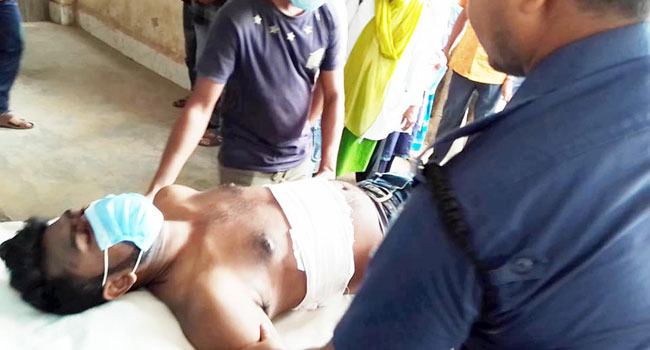 বালিয়াকান্দিতে এসআইকে ছুরিকাঘাত করে আসামি ছিনতাই : গ্রেফতার ২