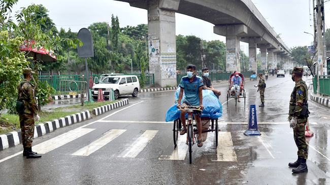 কঠোর লকডাউনে মাঠে নেমেছে সেনাবাহিনী