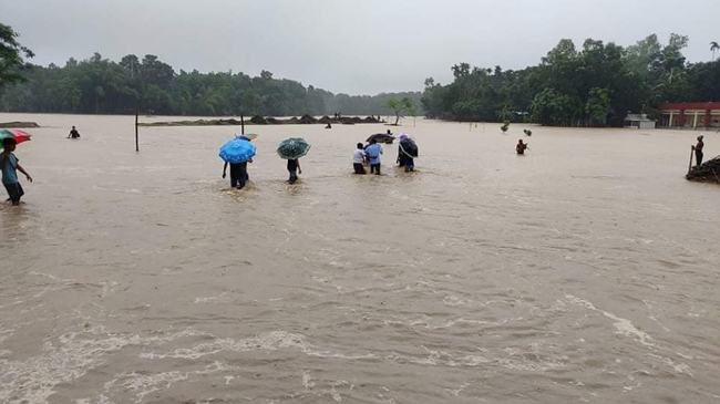 ভোগাই-চেল্লাখালী নদীর বিপৎসীমার উপর দিয়ে পানি বিস্তীর্ণ এলাকা প্লাবিত