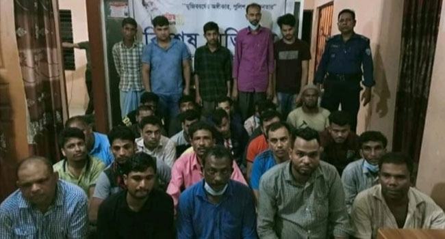 হাটহাজারীতে লক্ষাধিক টাকাসহ ৫৬ জুয়াড়ি আটক