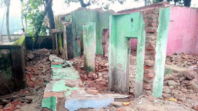 গাইবান্ধায় টেলিগ্রাফ অফিসের দেয়াল ভেঙ্গে শ্রমিকের মৃত্যু