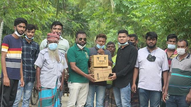 যুক্তরাজ্য বিএনপি নেতার করোনা সুরক্ষা সামগ্রী বিতরণ