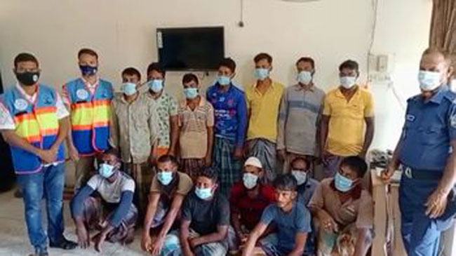 কুয়াকাটায় নৌ পুলিশের অভিযানে ৭ ট্রলারসহ ৩৫ জেলে আটক