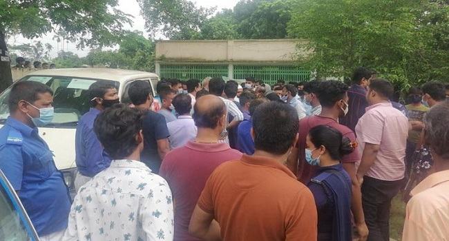 টিকার পরীক্ষার জন্য বানর ধরতে গিয়ে কর্মকর্তাসহ ৫ জন লাঞ্ছিত