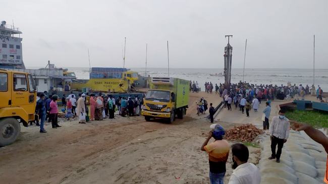 দ্বিতীয় দফা লকডাউনে মাওয়া-শিমুলিয়ায় যাত্রীর চাপ