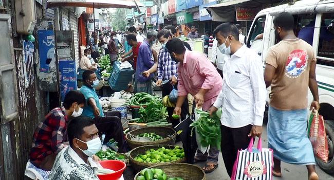 পুলিশ-সাংবাদিকসহ ৪৬ জনকে জরিমানা