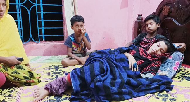 ‘আল্লাহ আমারে জানে বাঁচাইছে’
