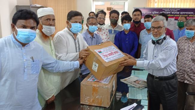 ফরিদপুরে করোনা হাসপাতালে বিএনপির ওষুধ প্রদান