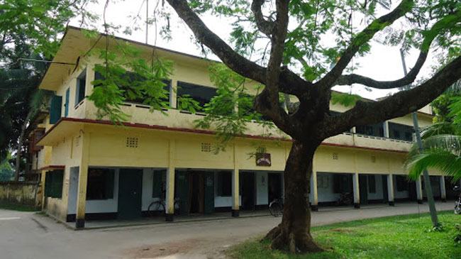 চাঁদপুরে করোনায় স্ত্রীর মৃত্যু, স্বামী হাসপাতালে!