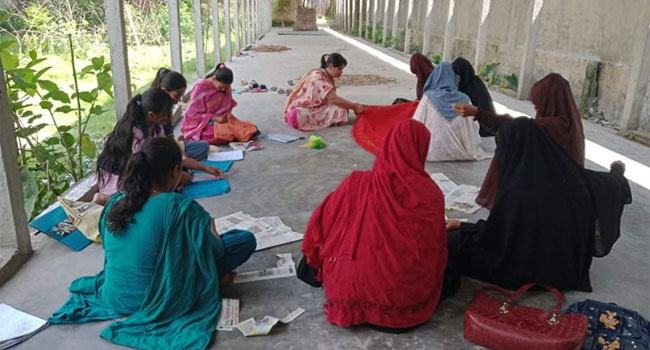 কুলিয়ারচরে বেকার নারীদের আশার আলো ফারজানা