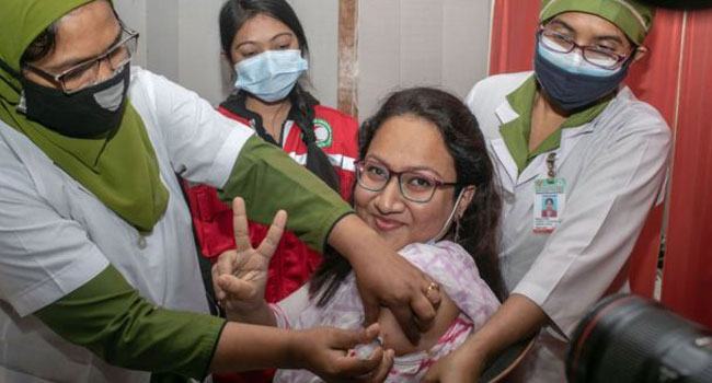 বিদেশে পড়তে যাওয়া শিক্ষার্থীরা করোনার টিকা পাবেন যেভাবে